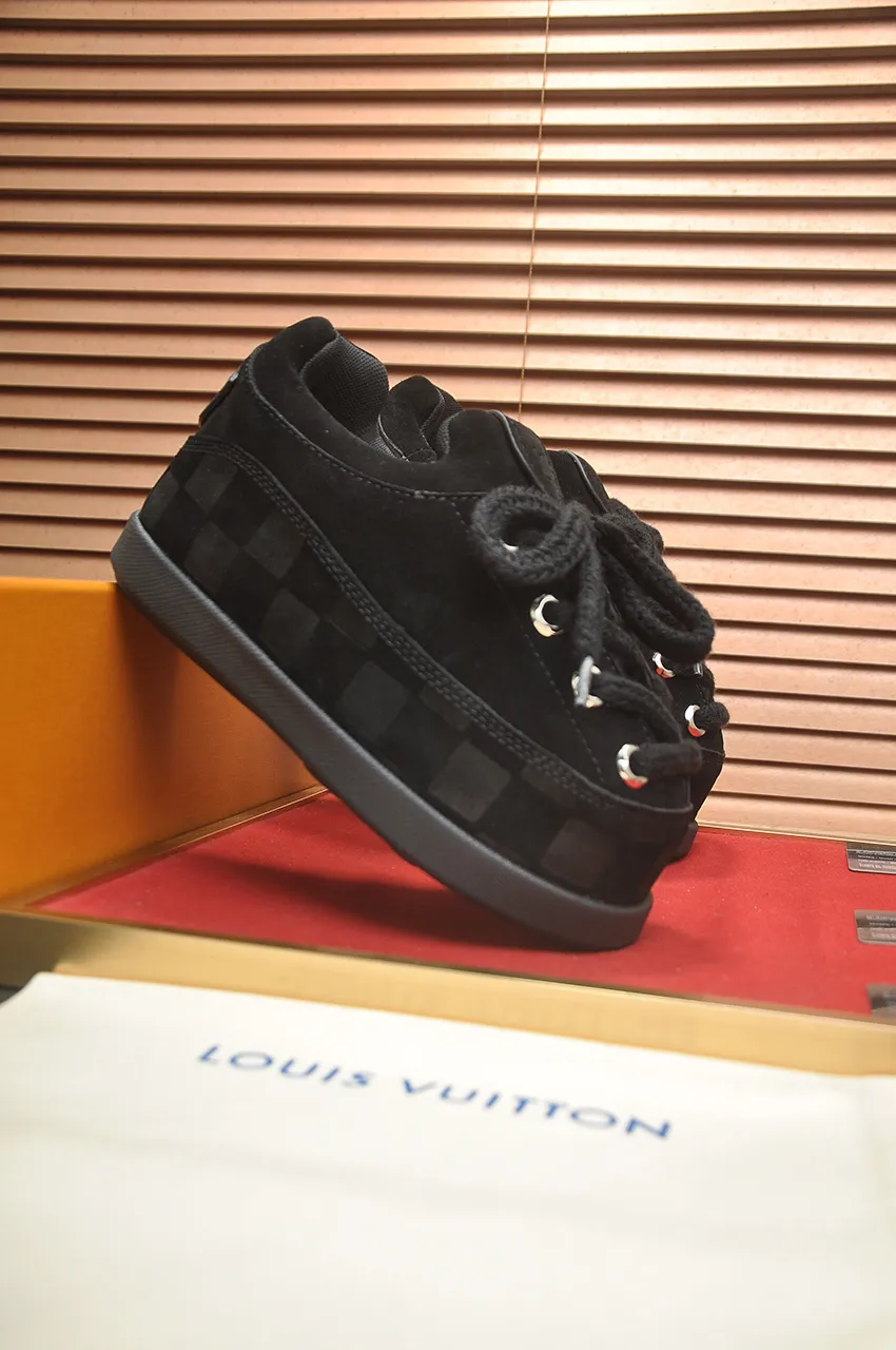 Men's men's shoes💰700💶 🔥New style🔥 LV co-branded nigo, ugly and cute😍Many Internet celebrities have put on their shoes, classic and versatile items.  ❄️Fabric: Imported high mercerized cow suede. ❄️Inner lining: high-grade elastic mesh, ❄️Outsole: original molded outsole, palm print rubber outsole with hidden L letter and Monongram flower ❄️Size: Female 35-41 (Female 41 customized), Male 39-46 (45-46 customized)